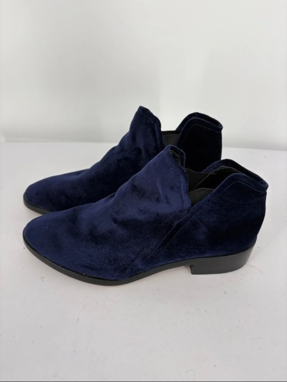 🐺 Dolce Vita Navy Velvet Ankle Booties